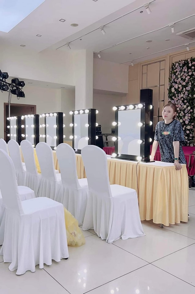 Thuê Gương Đèn LED Cho Sự Kiện Event, Show Makeup Trang Điểm Tại HCM – Dịch Vụ Từ Kina